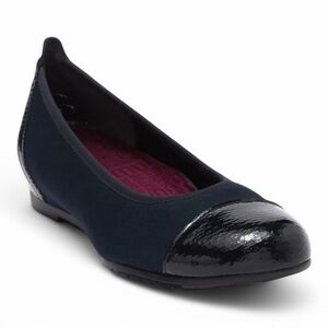 Munro Henlee Cap Toe Flat in Black NWOB